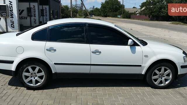 Белый Фольксваген Пассат, объемом двигателя 1.8 л и пробегом 220 тыс. км за 4999 $, фото 6 на Automoto.ua