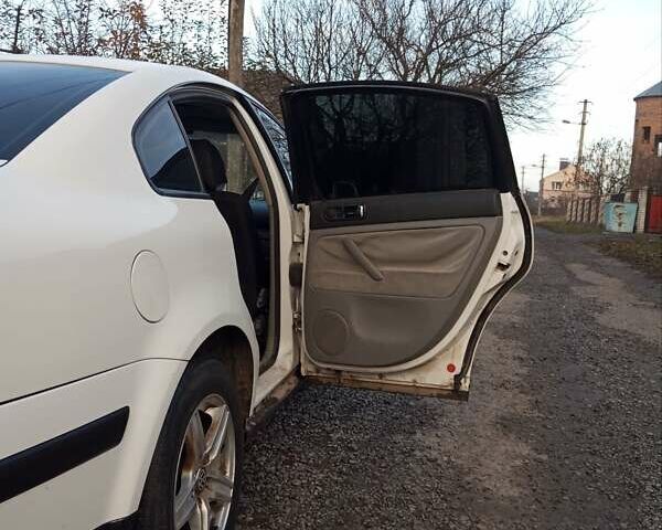 Белый Фольксваген Пассат, объемом двигателя 1.78 л и пробегом 369 тыс. км за 3800 $, фото 7 на Automoto.ua