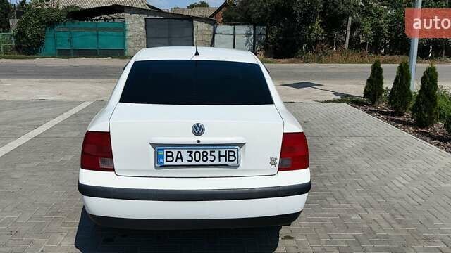 Белый Фольксваген Пассат, объемом двигателя 1.8 л и пробегом 220 тыс. км за 4999 $, фото 13 на Automoto.ua