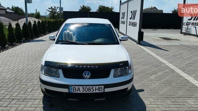 Белый Фольксваген Пассат, объемом двигателя 1.8 л и пробегом 220 тыс. км за 4999 $, фото 4 на Automoto.ua