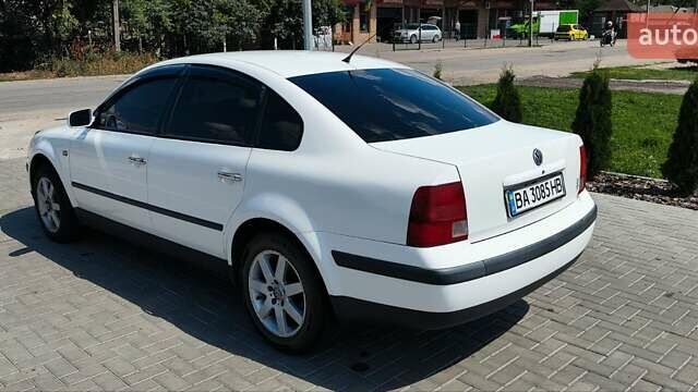 Белый Фольксваген Пассат, объемом двигателя 1.8 л и пробегом 220 тыс. км за 4999 $, фото 8 на Automoto.ua