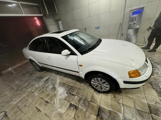 Белый Фольксваген Пассат, объемом двигателя 1.8 л и пробегом 318 тыс. км за 1650 $, фото 1 на Automoto.ua