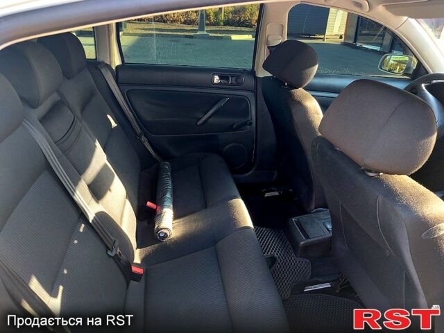 Белый Фольксваген Пассат, объемом двигателя 1.6 л и пробегом 268 тыс. км за 3900 $, фото 3 на Automoto.ua