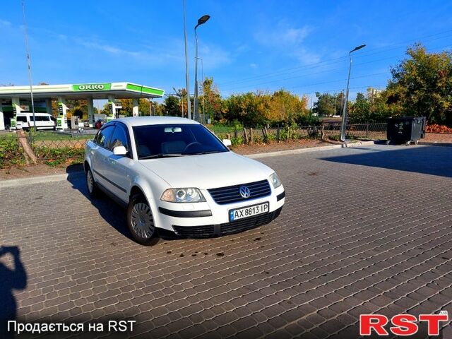 Белый Фольксваген Пассат, объемом двигателя 1.6 л и пробегом 268 тыс. км за 3900 $, фото 1 на Automoto.ua