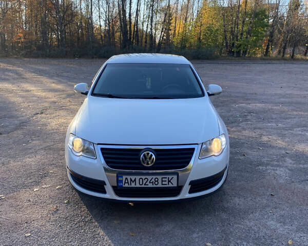 Фольксваген Пассат 2006 в Бердичеве на Automoto.ua Белый Фольксваген Пассат, объемом двигателя 1.9 л и пробегом 512 тыс. км за 6000 $, фото 1 на Automoto.ua