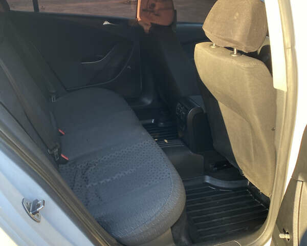 Фольксваген Пассат 2006 в Бердичеве на Automoto.ua Белый Фольксваген Пассат, объемом двигателя 1.9 л и пробегом 512 тыс. км за 6000 $, фото 15 на Automoto.ua