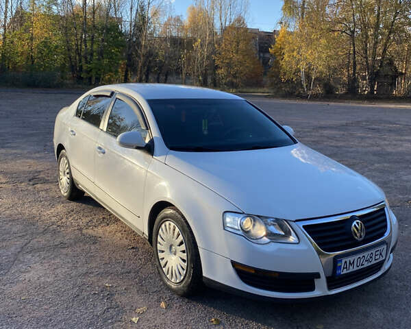 Фольксваген Пассат 2006 в Бердичеве на Automoto.ua Белый Фольксваген Пассат, объемом двигателя 1.9 л и пробегом 512 тыс. км за 6000 $, фото 3 на Automoto.ua