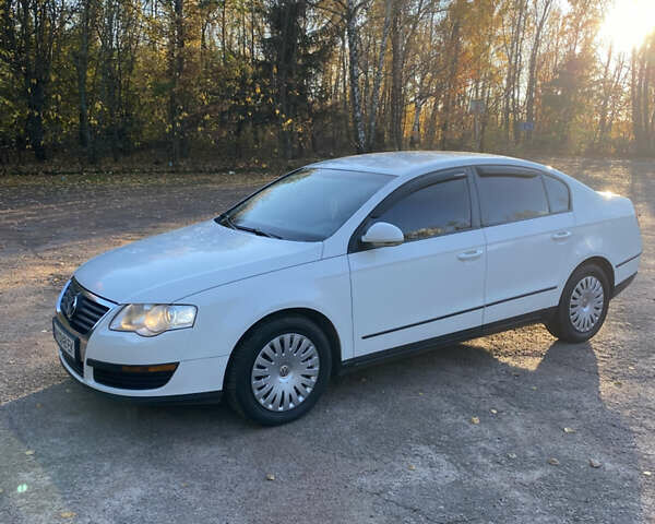 Фольксваген Пассат 2006 в Бердичеве на Automoto.ua Белый Фольксваген Пассат, объемом двигателя 1.9 л и пробегом 512 тыс. км за 6000 $, фото 5 на Automoto.ua