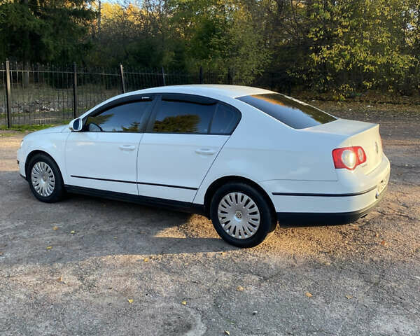 Фольксваген Пассат 2006 в Бердичеве на Automoto.ua Белый Фольксваген Пассат, объемом двигателя 1.9 л и пробегом 512 тыс. км за 6000 $, фото 8 на Automoto.ua