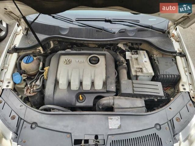 Білий Фольксваген Пассат, об'ємом двигуна 1.9 л та пробігом 341 тис. км за 7000 $, фото 22 на Automoto.ua