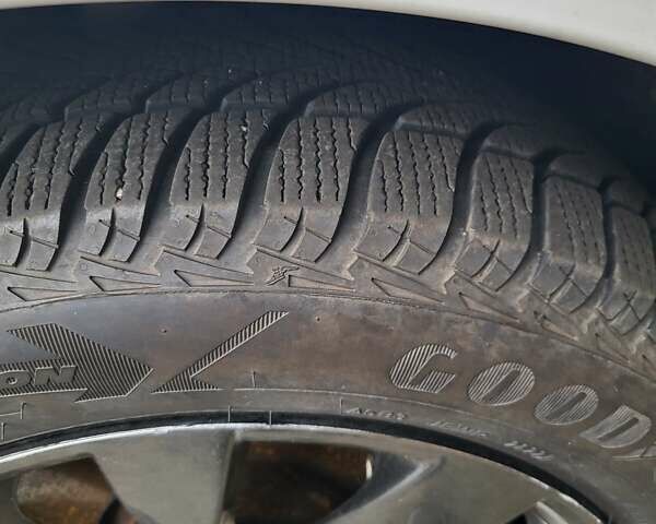 Білий Фольксваген Пассат, об'ємом двигуна 1.9 л та пробігом 341 тис. км за 7000 $, фото 15 на Automoto.ua