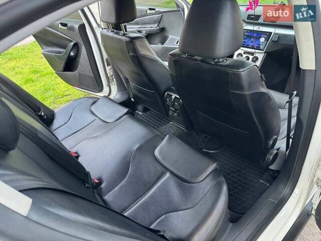 Білий Фольксваген Пассат, об'ємом двигуна 1.98 л та пробігом 251 тис. км за 7600 $, фото 24 на Automoto.ua