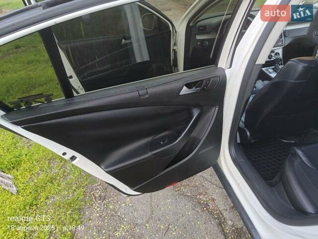 Білий Фольксваген Пассат, об'ємом двигуна 1.98 л та пробігом 251 тис. км за 7600 $, фото 14 на Automoto.ua