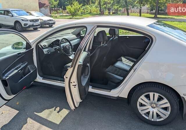 Білий Фольксваген Пассат, об'ємом двигуна 1.8 л та пробігом 224 тис. км за 6999 $, фото 29 на Automoto.ua