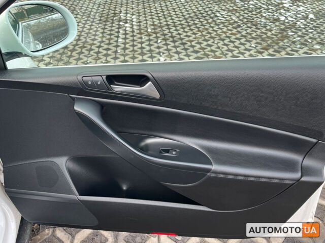 Белый Фольксваген Пассат, объемом двигателя 2 л и пробегом 105 тыс. км за 9999 $, фото 22 на Automoto.ua