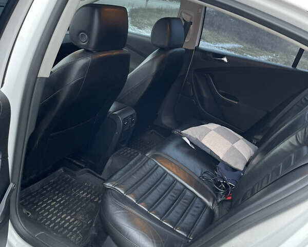 Белый Фольксваген Пассат, объемом двигателя 1.8 л и пробегом 192 тыс. км за 7700 $, фото 1 на Automoto.ua