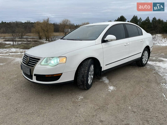 Белый Фольксваген Пассат, объемом двигателя 1.8 л и пробегом 192 тыс. км за 7700 $, фото 3 на Automoto.ua