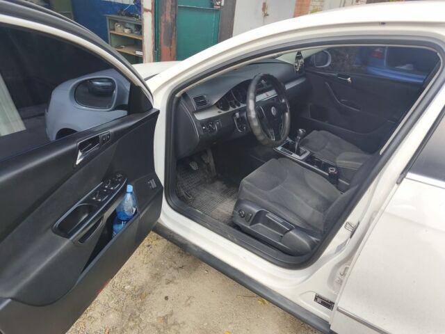 Белый Фольксваген Пассат, объемом двигателя 1.8 л и пробегом 260 тыс. км за 5900 $, фото 1 на Automoto.ua