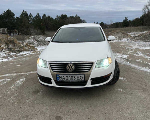 Белый Фольксваген Пассат, объемом двигателя 1.8 л и пробегом 192 тыс. км за 7700 $, фото 4 на Automoto.ua