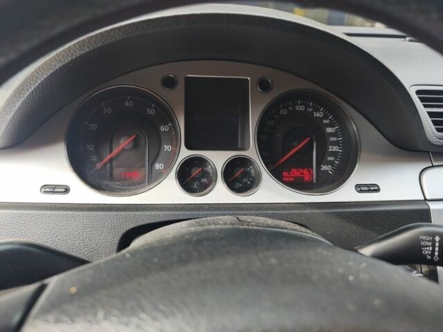 Белый Фольксваген Пассат, объемом двигателя 1.8 л и пробегом 260 тыс. км за 5900 $, фото 7 на Automoto.ua