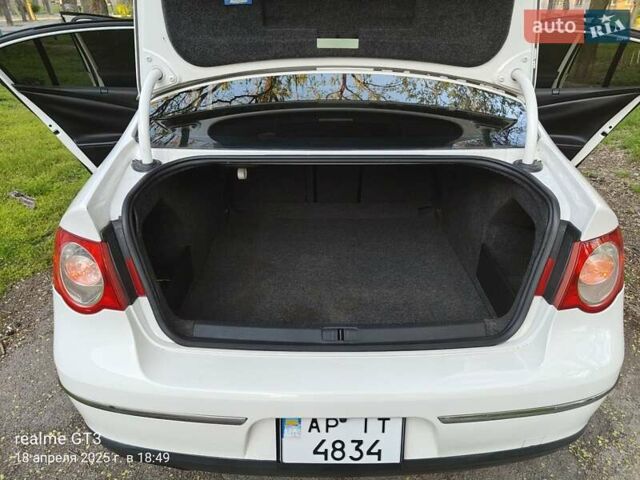 Білий Фольксваген Пассат, об'ємом двигуна 1.98 л та пробігом 251 тис. км за 7600 $, фото 16 на Automoto.ua