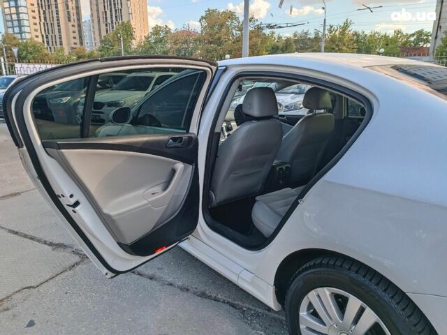 Белый Фольксваген Пассат, объемом двигателя 2 л и пробегом 387 тыс. км за 8840 $, фото 13 на Automoto.ua