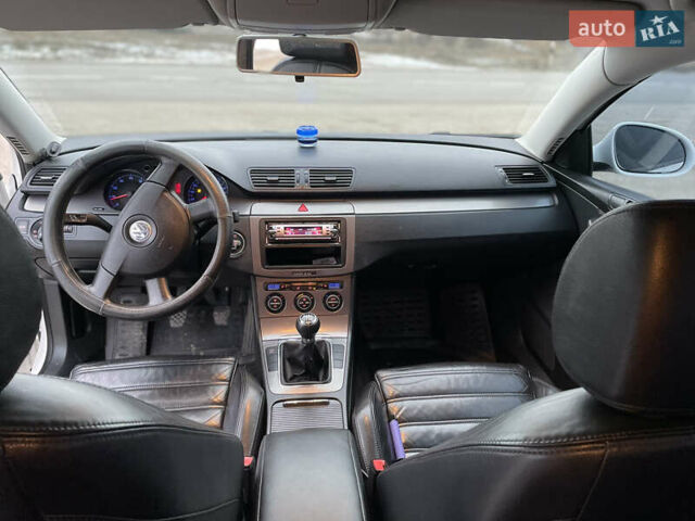 Белый Фольксваген Пассат, объемом двигателя 1.8 л и пробегом 192 тыс. км за 7700 $, фото 10 на Automoto.ua