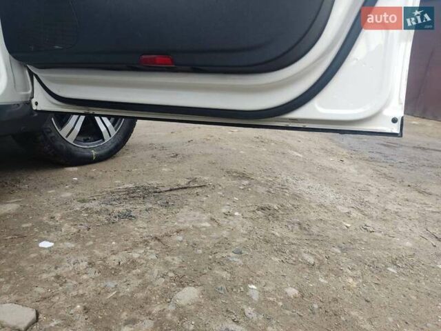 Білий Фольксваген Пассат, об'ємом двигуна 1.8 л та пробігом 140 тис. км за 6300 $, фото 5 на Automoto.ua