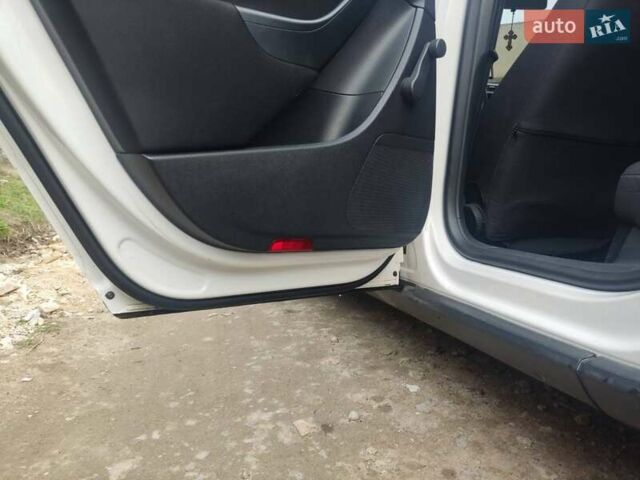 Білий Фольксваген Пассат, об'ємом двигуна 1.8 л та пробігом 140 тис. км за 6300 $, фото 4 на Automoto.ua