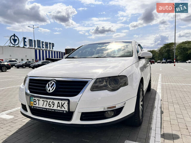 Білий Фольксваген Пассат, об'ємом двигуна 1.78 л та пробігом 245 тис. км за 7500 $, фото 5 на Automoto.ua
