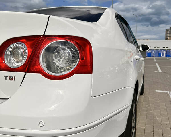 Білий Фольксваген Пассат, об'ємом двигуна 1.78 л та пробігом 245 тис. км за 7500 $, фото 9 на Automoto.ua