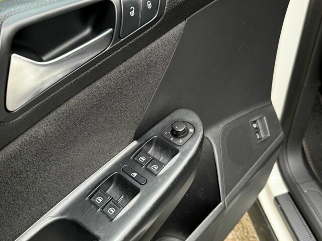 Білий Фольксваген Пассат, об'ємом двигуна 1.8 л та пробігом 307 тис. км за 6900 $, фото 13 на Automoto.ua