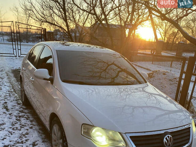 Белый Фольксваген Пассат, объемом двигателя 2 л и пробегом 260 тыс. км за 8800 $, фото 11 на Automoto.ua