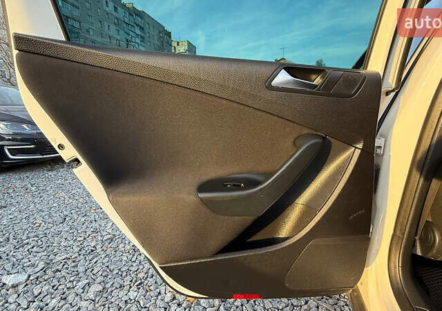 Белый Фольксваген Пассат, объемом двигателя 1.6 л и пробегом 324 тыс. км за 6950 $, фото 25 на Automoto.ua