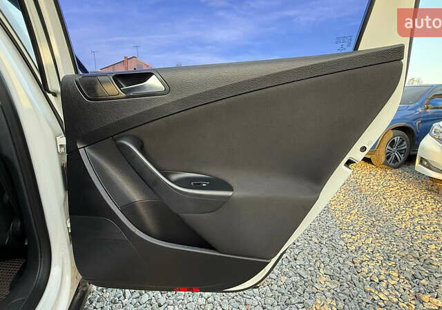 Белый Фольксваген Пассат, объемом двигателя 1.6 л и пробегом 324 тыс. км за 6950 $, фото 27 на Automoto.ua