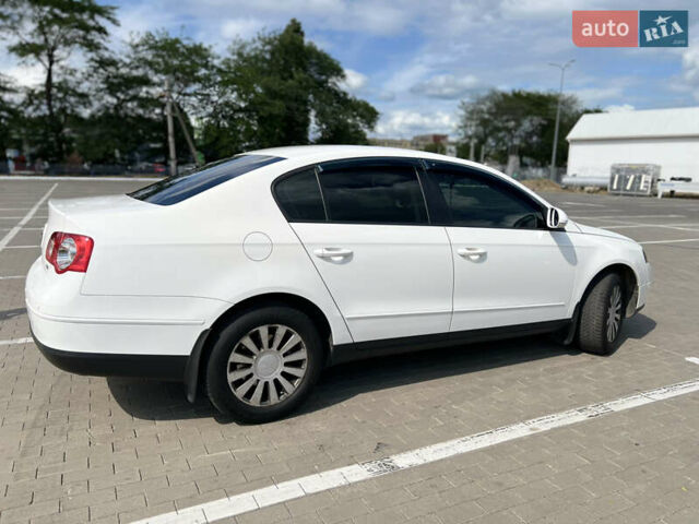 Білий Фольксваген Пассат, об'ємом двигуна 1.78 л та пробігом 245 тис. км за 7500 $, фото 3 на Automoto.ua