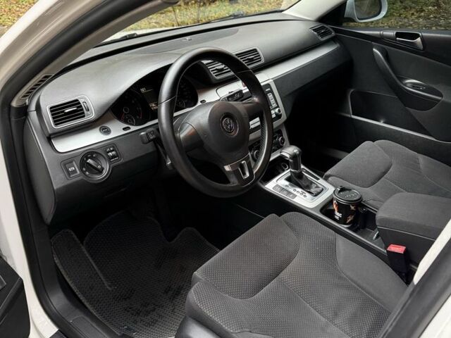 Білий Фольксваген Пассат, об'ємом двигуна 1.8 л та пробігом 307 тис. км за 6900 $, фото 11 на Automoto.ua