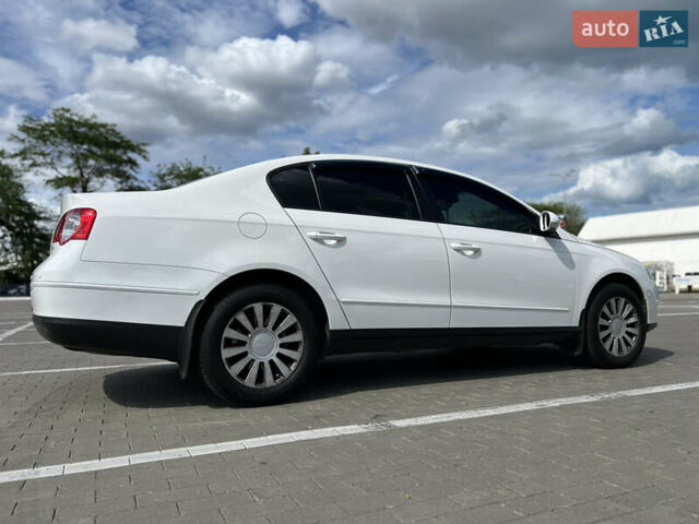 Білий Фольксваген Пассат, об'ємом двигуна 1.78 л та пробігом 245 тис. км за 7500 $, фото 8 на Automoto.ua