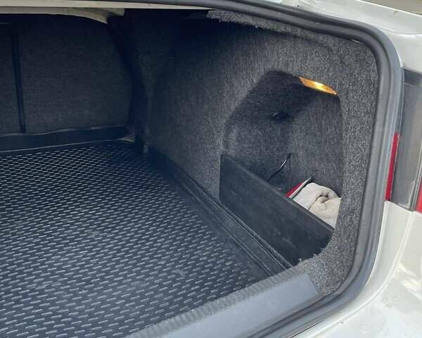 Фольксваген Пассат 2010 в Полтаве на Automoto.ua Белый Фольксваген Пассат, объемом двигателя 1.8 л и пробегом 244 тыс. км за 7900 $, фото 13 на Automoto.ua