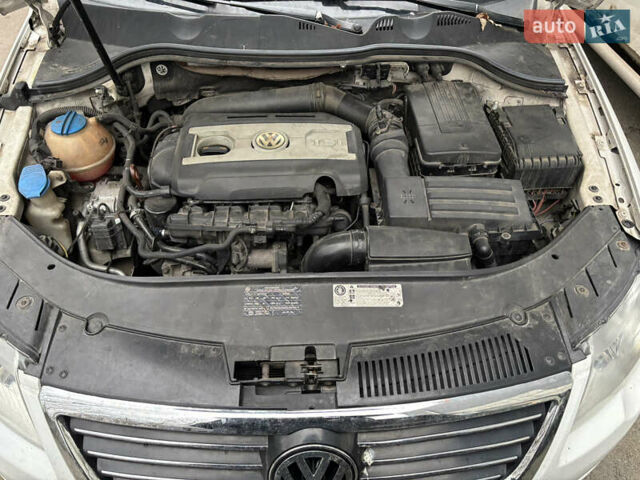 Белый Фольксваген Пассат, объемом двигателя 1.98 л и пробегом 277 тыс. км за 9000 $, фото 5 на Automoto.ua