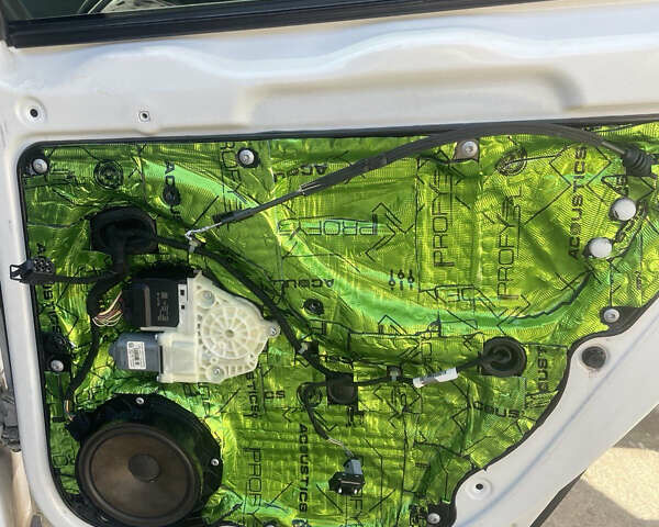 Белый Фольксваген Пассат, объемом двигателя 2 л и пробегом 260 тыс. км за 8800 $, фото 9 на Automoto.ua