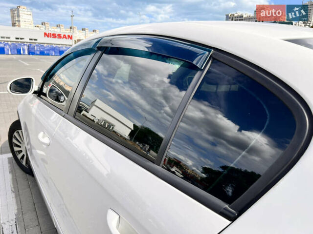 Білий Фольксваген Пассат, об'ємом двигуна 1.78 л та пробігом 245 тис. км за 7500 $, фото 2 на Automoto.ua