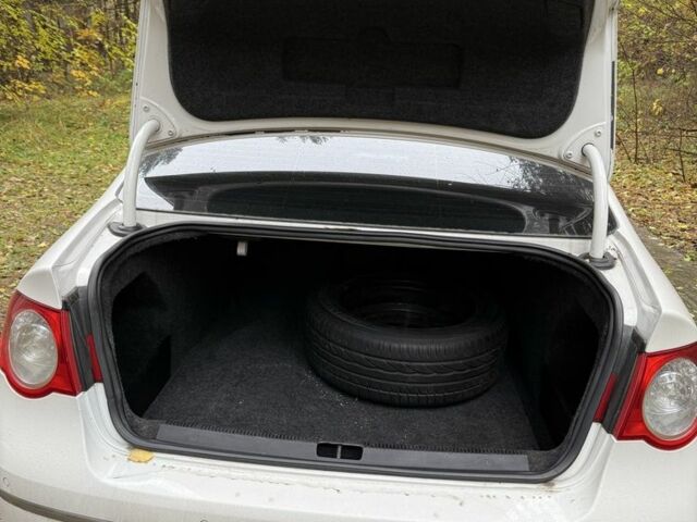 Білий Фольксваген Пассат, об'ємом двигуна 1.8 л та пробігом 307 тис. км за 6900 $, фото 7 на Automoto.ua