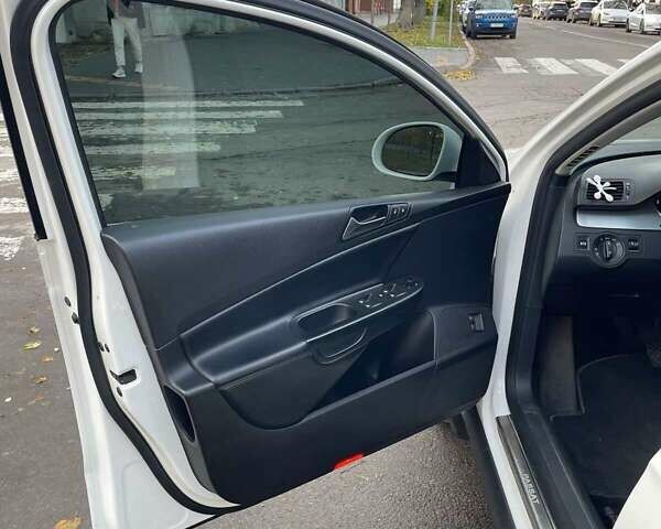 Фольксваген Пассат 2010 в Полтаве на Automoto.ua Белый Фольксваген Пассат, объемом двигателя 1.8 л и пробегом 244 тыс. км за 7900 $, фото 9 на Automoto.ua