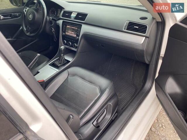 Белый Фольксваген Пассат, объемом двигателя 2.5 л и пробегом 212 тыс. км за 10300 $, фото 15 на Automoto.ua