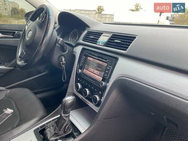 Белый Фольксваген Пассат, объемом двигателя 2.5 л и пробегом 212 тыс. км за 10300 $, фото 20 на Automoto.ua