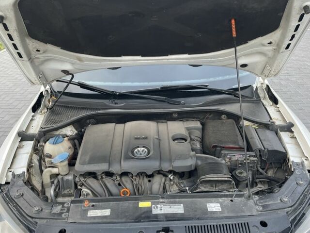 Белый Фольксваген Пассат, объемом двигателя 2.5 л и пробегом 319 тыс. км за 9950 $, фото 5 на Automoto.ua