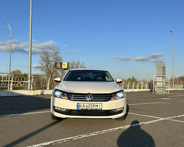 Білий Фольксваген Пассат, об'ємом двигуна 2.5 л та пробігом 240 тис. км за 8500 $, фото 6 на Automoto.ua