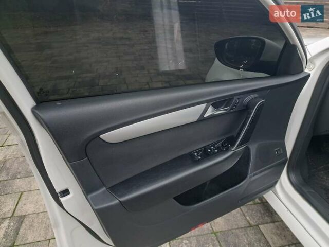 Білий Фольксваген Пассат, об'ємом двигуна 1.6 л та пробігом 290 тис. км за 8800 $, фото 12 на Automoto.ua