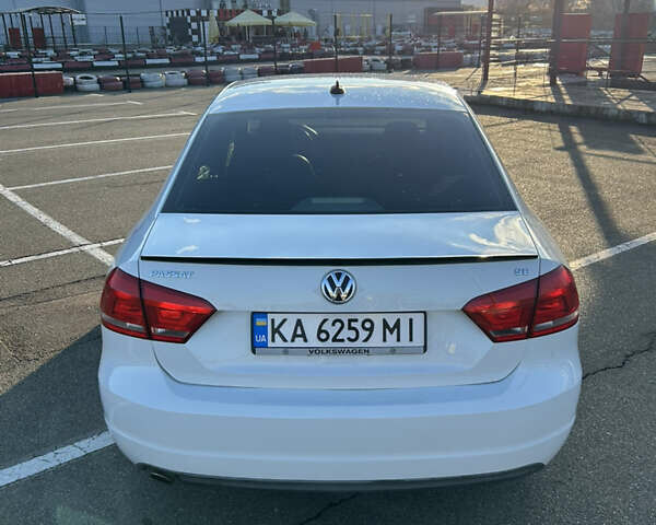 Білий Фольксваген Пассат, об'ємом двигуна 2.5 л та пробігом 240 тис. км за 8500 $, фото 7 на Automoto.ua